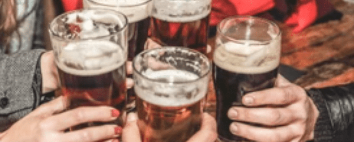 Slainte in pubul irlandez
